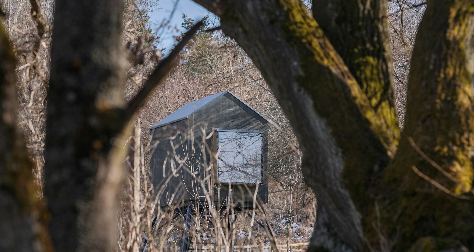 Posed Domecek | BAYAYA | Glamping Zahrady Myšlín Mnichovice u Prahy